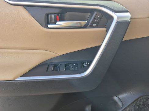 Used 2023 Toyota RAV4 XLE Premium image 6