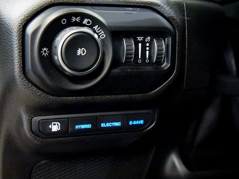 Used 2021 Jeep Wrangler Unlimited Sahara w/ Cold Weather Group AWD/4WD image 16