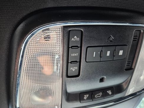 Used 2020 Jeep Grand Cherokee Limited AWD/4WD image 37