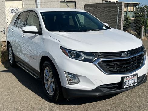 Used 2018 Chevrolet Equinox LT FWD image 3