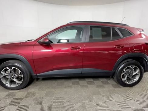 Used 2024 Chevrolet Trax LT w/ Driver Confidence Package FWD image 8