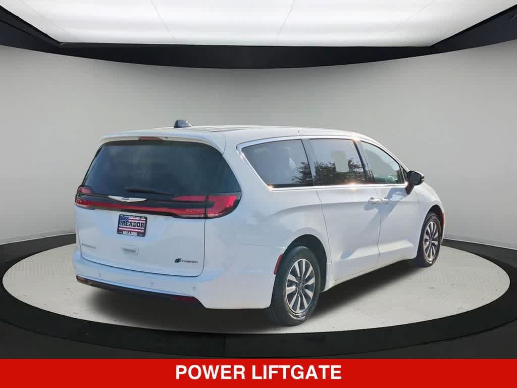 Used 2024 Chrysler Pacifica Limited FWD image 6