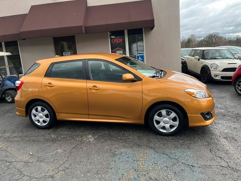 Used 2010 Toyota Matrix Base 4-Speed AT image 4