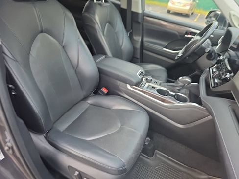 Used 2021 Toyota Highlander Limited AWD/4WD image 14