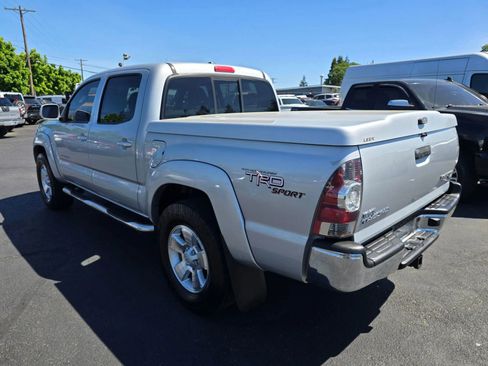 Used 2011 Toyota Tacoma PreRunner w/ TRD Sport Pkg RWD image 3