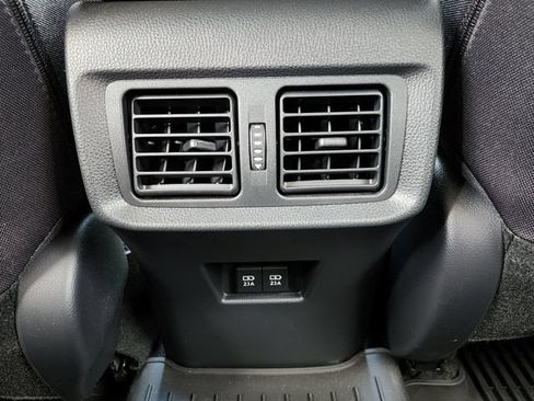 Used 2021 Toyota Venza LE AWD/4WD image 18
