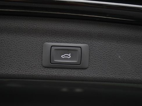 Used 2025 Audi Q3 2.0T Premium image 16