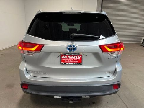 Used 2019 Toyota Highlander XLE AWD/4WD image 4