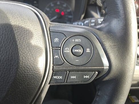 Used 2023 Toyota Corolla Cross LE image 22