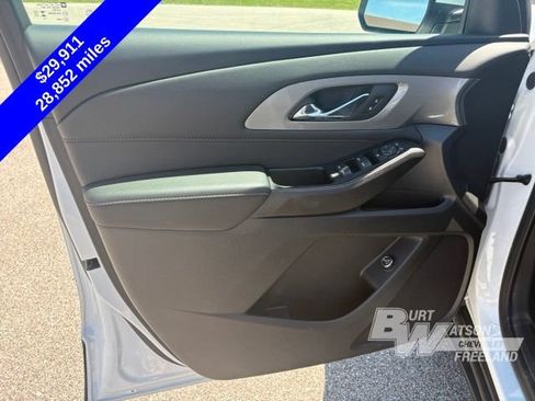 Used 2023 Chevrolet Traverse LT FWD image 10