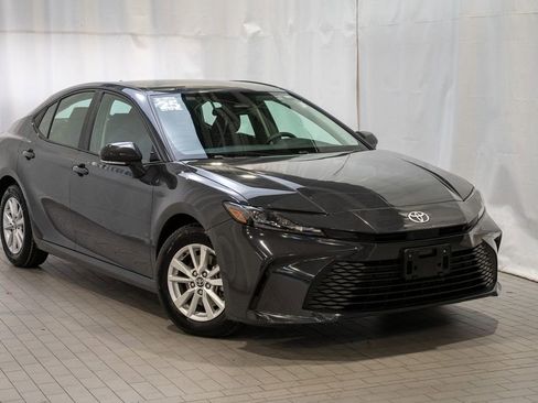 Used 2025 Toyota Camry LE image 1