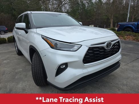 Used 2024 Toyota Highlander LE image 10