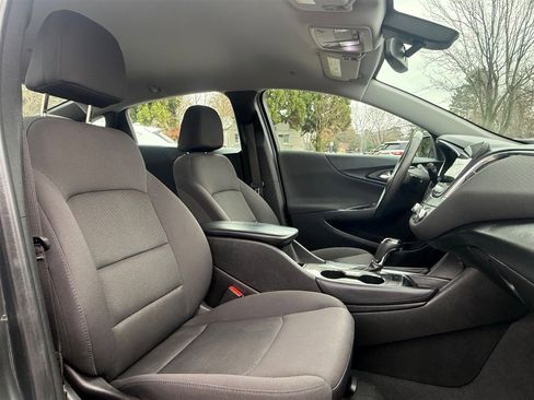 Used 2017 Chevrolet Malibu LT image 19