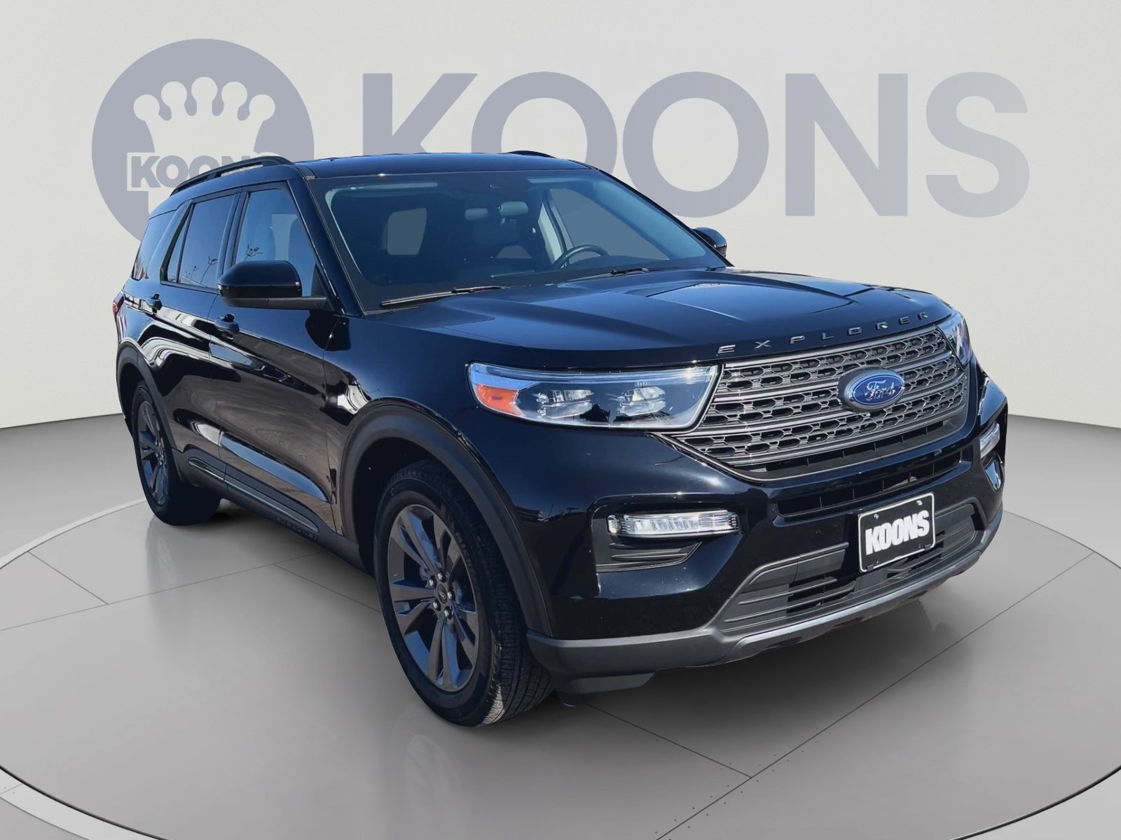 Used 2024 Ford Explorer XLT w/ Equipment Group 202A RWD image 4
