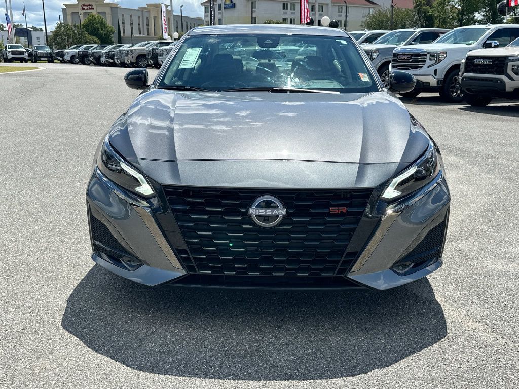 Used 2025 Nissan Altima 2.5 SR FWD image 2