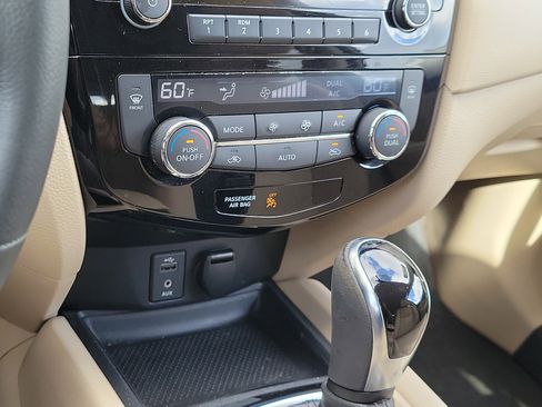Used 2017 Nissan Rogue SV FWD image 28