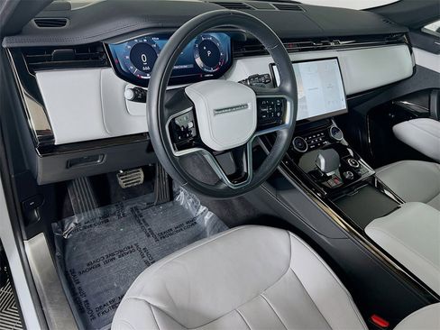 Used 2023 Land Rover Range Rover Sport SE image 9