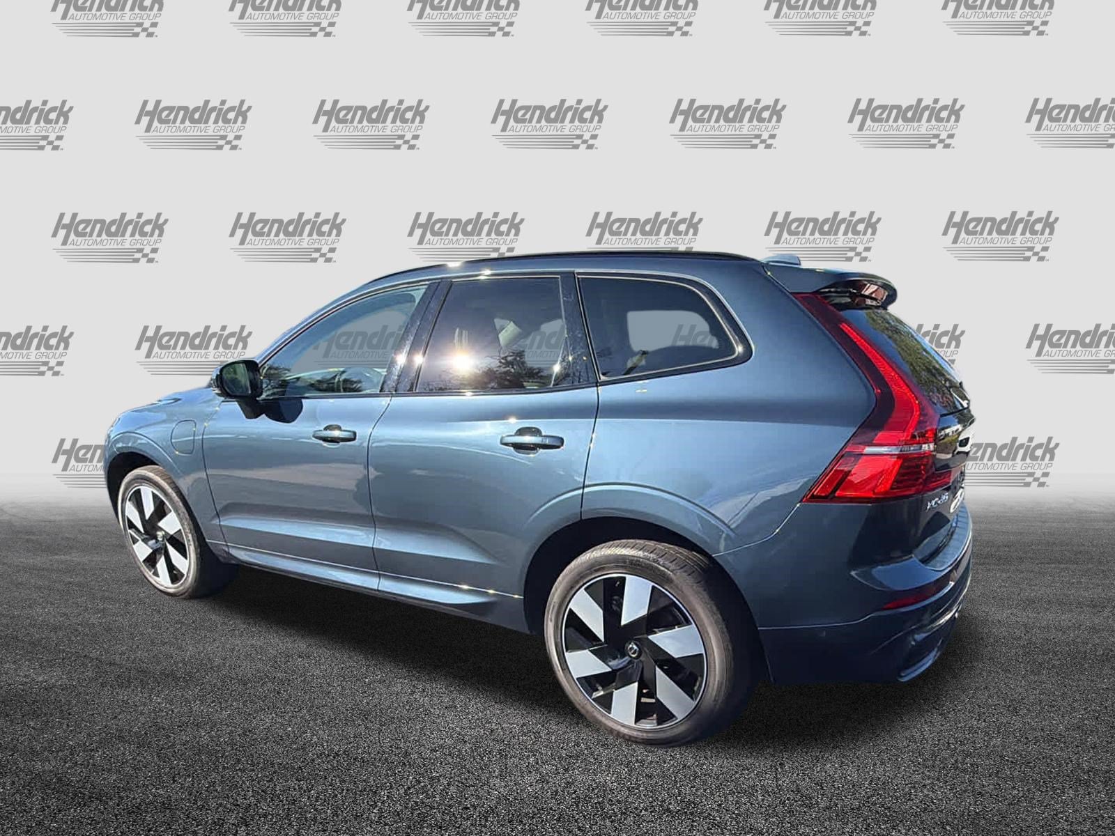 Used 2024 Volvo XC60 T8 Plus w/ Protection Package Premier AWD/4WD image 11