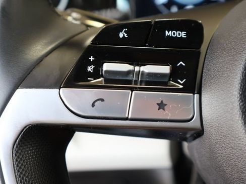 Used 2025 Hyundai Elantra Limited FWD image 23