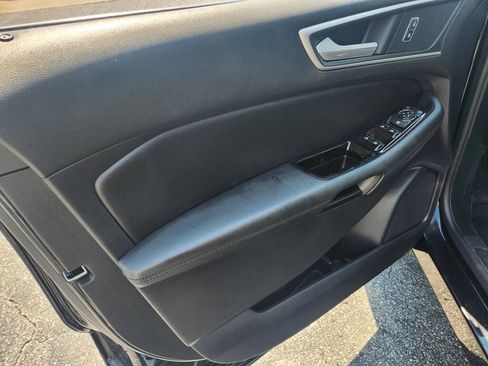 Used 2019 Ford Edge SEL w/ Equipment Group 201A FWD image 9
