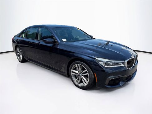 Used 2019 BMW 750i w/ Executive Package RWD image 7