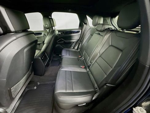 Used 2019 Porsche Cayenne image 32