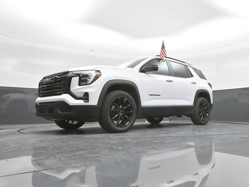 Used 2026 GMC Terrain Elevation w/ Elevation Premium Package AWD/4WD image 32