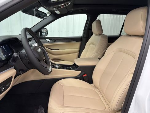 New 2026 Jeep Grand Cherokee Limited w/ Luxury Tech Group II AWD/4WD image 15