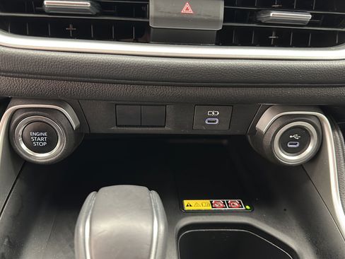 Used 2025 Toyota Grand Highlander AWD image 19