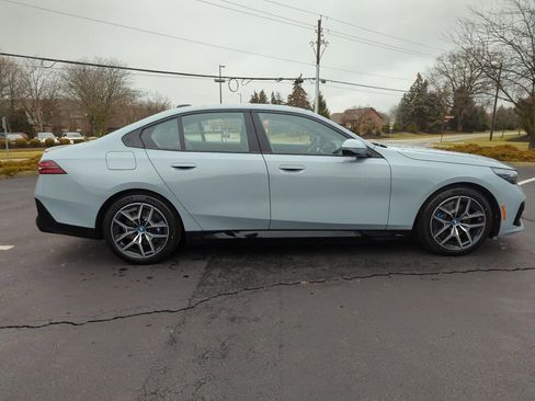 New 2024 BMW i5 eDrive40i w/ M Sport Package image 8