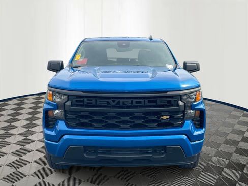 Used 2023 Chevrolet Silverado 1500 Custom image 2