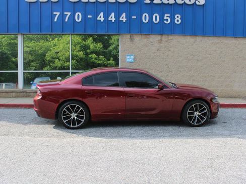 Used 2020 Dodge Charger SXT w/ Leather Interior Group RWD image 5