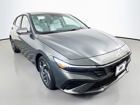 New 2026 Hyundai Elantra Limited image 3