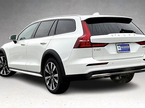 New 2026 Volvo V60 B5 Cross Country Ultra w/ Climate Package image 3