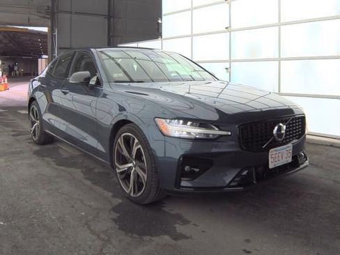Used 2025 Volvo S60 B5 Core image 3