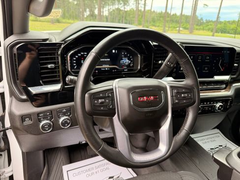 Used 2023 GMC Sierra 1500 SLE AWD/4WD image 15