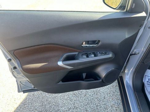 Used 2023 Nissan Kicks SR image 13