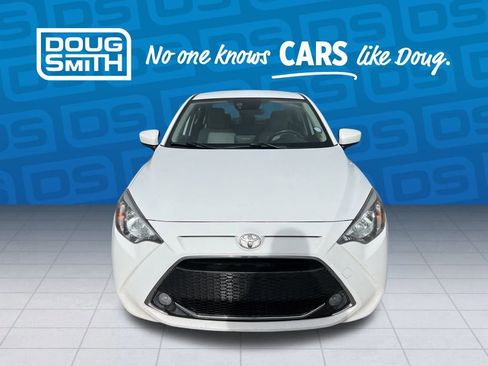 Used 2019 Toyota Yaris LE image 7