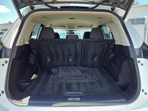 Used 2025 Nissan Rogue SV AWD/4WD image 28