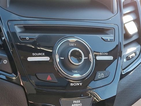 Used 2017 Ford Fiesta Titanium image 18