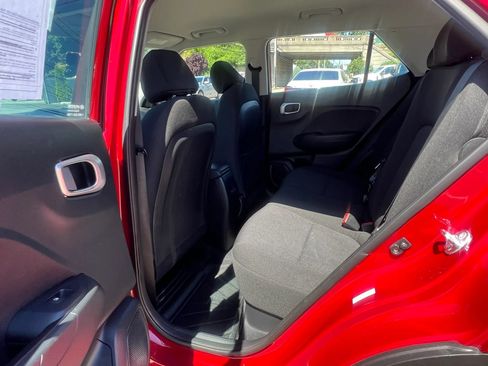 Used 2025 Hyundai Venue SE FWD image 28