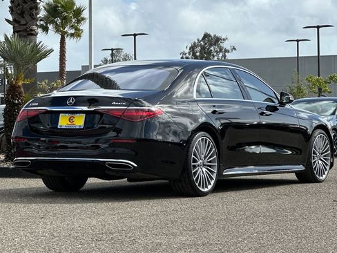 Used 2022 Mercedes-Benz S 500 4MATIC w/ AMG Line Package image 4