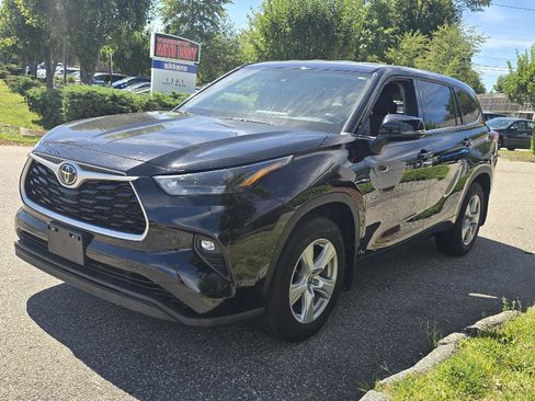 Used 2022 Toyota Highlander LE image 7