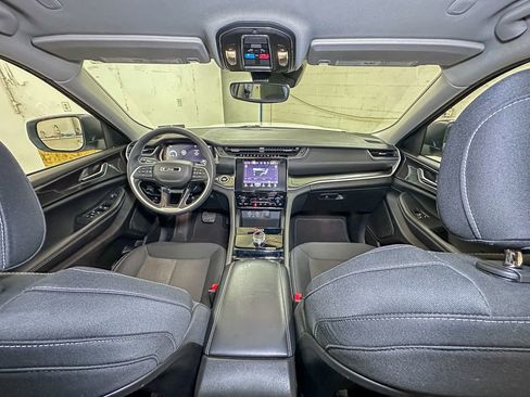 Used 2023 Jeep Grand Cherokee Laredo image 30