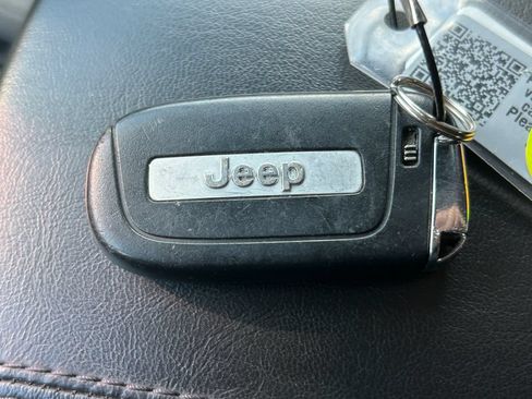 Used 2024 Jeep Compass Latitude AWD/4WD image 35