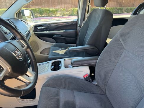 Used 2016 Dodge Grand Caravan SXT w/ Rear Park Assist Package image 25