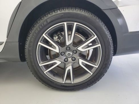 Used 2017 Volvo V90 T6 Cross Country image 13