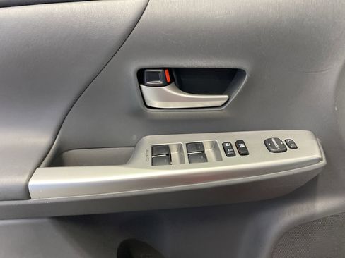 Used 2013 Toyota Prius V image 12