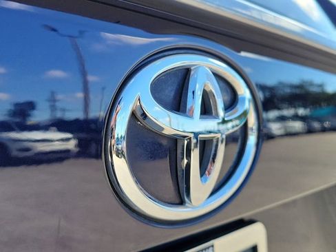 Used 2021 Toyota RAV4 Limited image 8