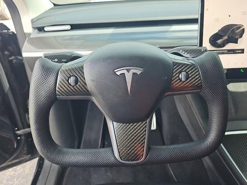Used 2022 Tesla Model Y Performance image 11